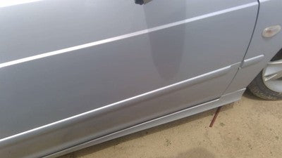 06-09 Saab 9-5 Passenger Right Front Moulding on Door Trim Strip 309 SNOW SILVER
