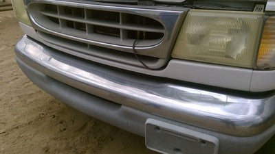 1997-2003 Ford Van E450 Lower Trim Strip Between Grille And Bumper Oem White Yz