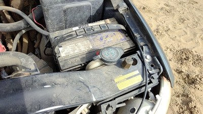 99-06 Gmc Sierra 2500 Windshield Washer Fluid Reservoir With Pump Oem Wiper Tank