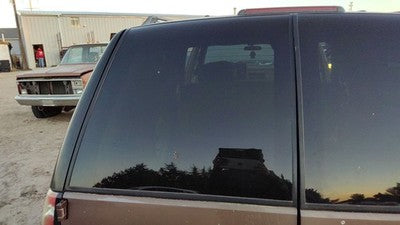 1992-1999 Chevy Suburban Driver Left Back Glass Rear Window Oem 15692189