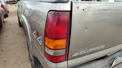 1999-2001 Chevy Silverado 2500 Driver Left Tail Light Brake Lamp Oem Rear