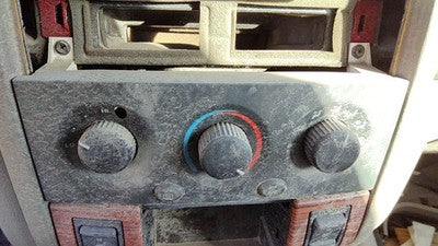 99-04 Jeep Grand Cherokee Temperature Control Module In Dash Heater Ac Head Unit