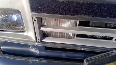 1989 Chevy G20 Van Passenger Right Front Turn Signal Light Lamp Grille Mounted