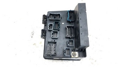 2004-2006 Chrysler Pacifica Engine Fuse Box Power Distribution Panel Oem
