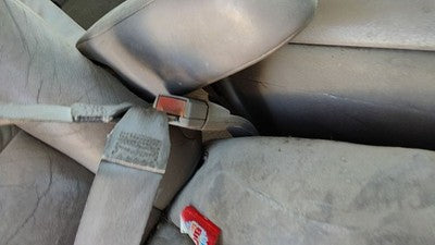 1999 Gmc Yukon Passenger Right Front Seat Belt Buckle Receiver Oem Tan 522