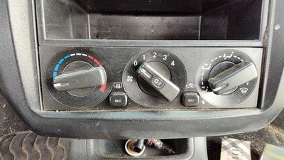 03-05 Mitsubishi Eclipse Temperature Control Module In Dash Heater Ac Head Unit