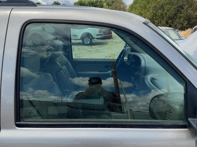 2000-2006 Chevy Suburban Passenger Right Front Side Window Door Glass Oem