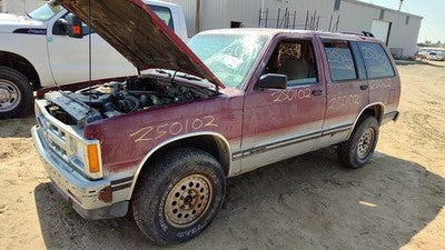 90-97 Blazer Passenger Right Front Spindle Steering Knuckle With Wheel Hub 4X4
