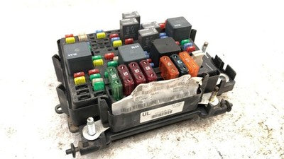 2000-2002 Sierra 2500 Hd Engine Fuse Box Power Distribution Panel Oem 8.1L