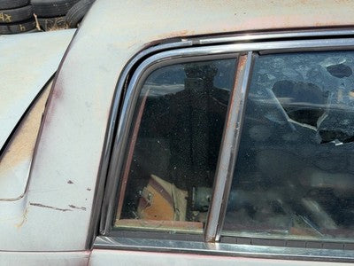 85-90 Park Ave Passenger Right Rear Vent Window Back Door Glass With Frame Oem