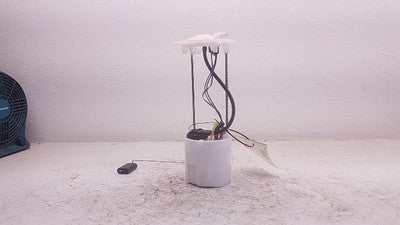 2005-2006 Jeep Liberty Fuel Pump Assembly With Sending Unit 3.7l 05140829ab