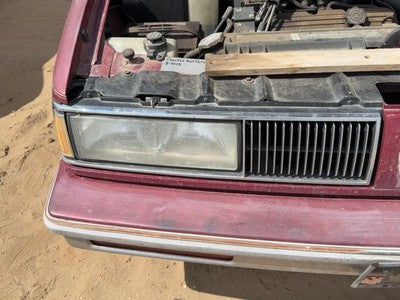 1987-1989 Olds 88 Passenger Right Front Grille Assembly Oem 22530640