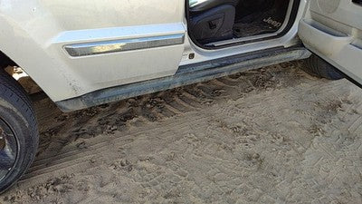 07-10 Grand Cherokee Passenger Right Lower Rocker Panel Moulding Side Skirt Oem