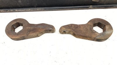 1990 Chevy Silverado 1500 Torssion Bar Mount Crossmember Bracket Keys Hardware