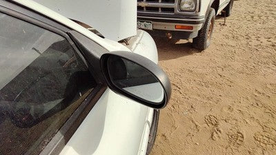 2000-2002 Kia Rio Passenger Right Manual Side Mirror Door Mounted Oem White