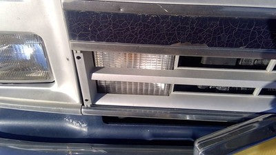 1989 Chevy G20 Van Passenger Right Front Turn Signal Light Lamp Grille Mounted