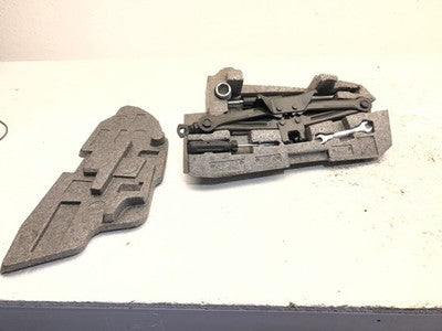 2005 Kia Amanti Emergency Roadside Jack Kit Spare Tire Tool Set Oem