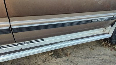 1992-1999 Chevy Suburban Passenger Right Front Moulding From Door Oem Trim Strip