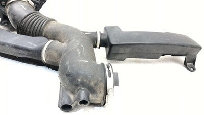 03-04 Town Car Complete Air Intake Cleaner Filter Box Housing With Tube Oem 4.6L