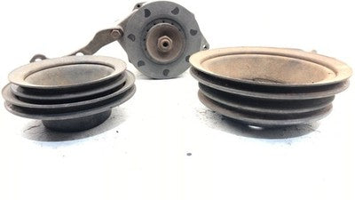1971-1986 Chevy K10 Alternator With Mount Bracket And Pulleys Oem 5.7L J8127023