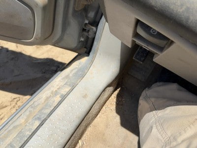 2004 Cadillac Srx Driver Left Lower Kick Trim Panel Oem Gray 132