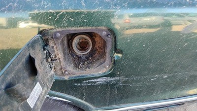 1996-1999 Olds 88 Fuel Filler Neck Assembly With Gas Cap Oem 25631945