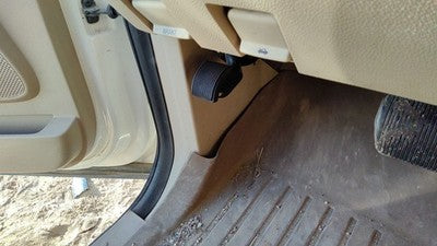 2008 Lincoln Navigator Driver Left Lower Kick Trim Panel Oem Tan