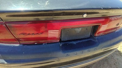 2001-2004 Buick Regal Center Middle Inner Tail Light Brake Lamp Oem Rear