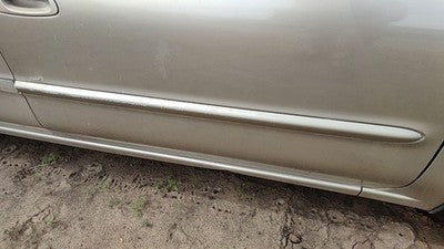 00-01 Nissan Maxima Passenger Right Front Moulding From Door Oem Trim Strip Gold