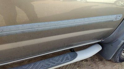 2002-2004 Nissan Xterra Passenger Right Front Moulding From Door Oem Trim Strip