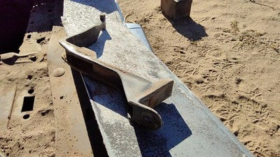 1984 Deville Sedan Battery Hold Down Mount Bracket Oem 4.1l