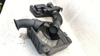 05-07 Envoy Complete Air Intake Cleaner Filter Box Housing With Tube Oem 4.2L