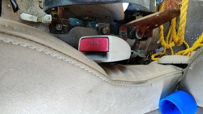 2000-02 Honda Passport Driver Left Front Seat Belt Buckle Receiver Oem Bge Beige