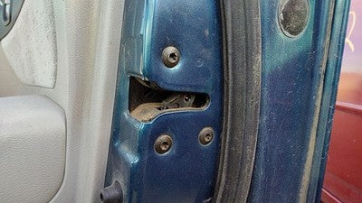 2006 Hyundai Sonata Passenger Right Front Door Latch With Rods/Cables Oem