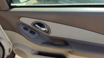 04-05 New Style Malibu Passenger Right Front Door Panel Wth Switches Neutral 52E