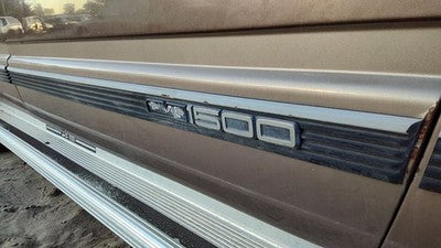 1992-1999 Chevy Suburban Passenger Right Front Moulding From Door Oem Trim Strip