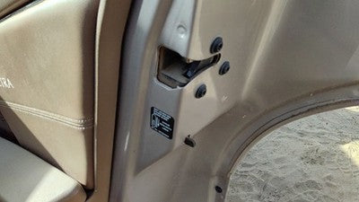 1992 Buick Park Ave Ultra Passenger Right Rear Door Latch With Rods/Cables Back