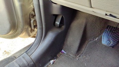 2002 Chrysler Pt Cruiser Driver Left Lower Kick Trim Panel Oem Fl Taupe