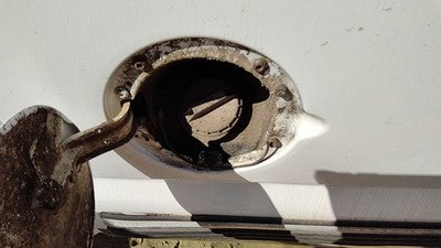 1999-2004 Chevy Silverado 1500 Fuel Filler Neck Assembly With Gas Cap Oem