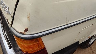 1980 Mercedes 300Td Passenger Right Rear Moulding On Quarter Panel Oem