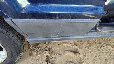 03-04 Grand Cherokee Passenger Right Rear Moulding From Door Back Trim Strip