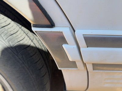 94 Lincoln Town Car Passenger Right Rear Moulding On Quarter Panel Oem White Wt