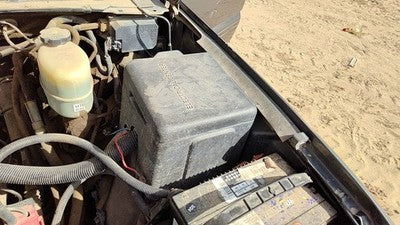 2000-2001 Gmc Sierra 2500 Engine Fuse Box Power Distribution Panel Oem 6.0L