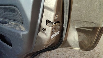 2002-2004 Nissan Xterra Passenger Right Rear Door Latch With Rods/Cables Back