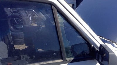 84-96 Cherokee Xj Passenger Right Front Vent Window Small Door Glass With Frame