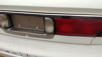1997-99 Buick Lesabre Center Tail Light Oem Middle Brake Lamp Trunk Lid Mounted