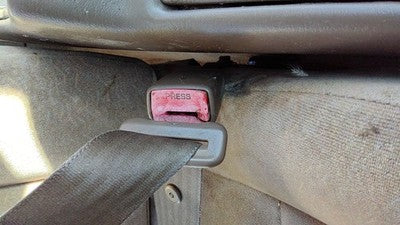 1998 Toyota Camry Passenger Right Front Seat Belt Buckle Receiver Oem Tan