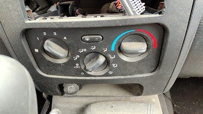 2002-2003 Jeep Liberty Temperature Control Module In Dash Heater Ac Head Unit