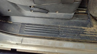 2002 Sierra 2500 Hd Passenger Right Lower Kick Trim Panel Sill Step Graphite 12d