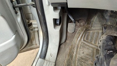 2007 Chrysler Pacifica Driver Left Lower Kick Trim Panel Oem Gray Da